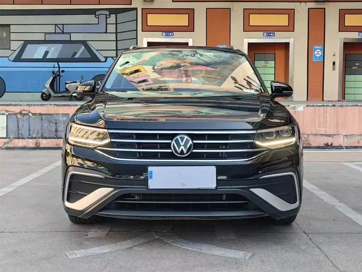 VOLKSWAGEN TIGUAN L
