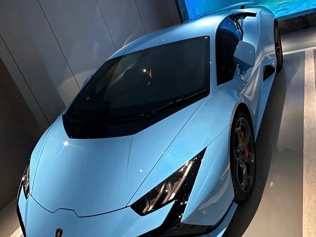 LAMBORGHINI HURACAN