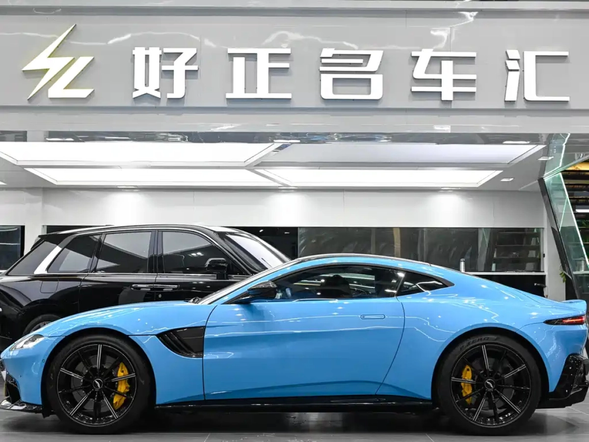 ASTON MARTIN V8 VANTAGE