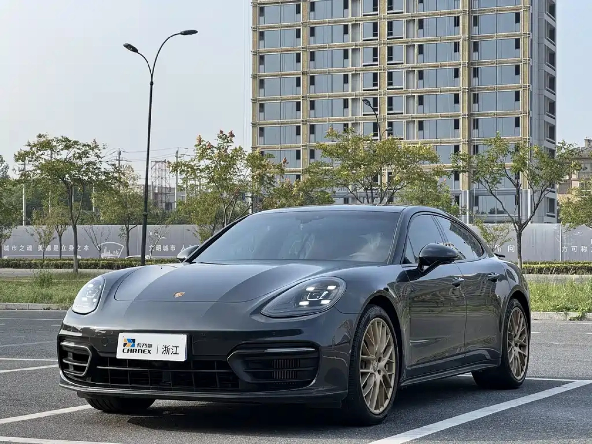 PORSCHE PANAMERA