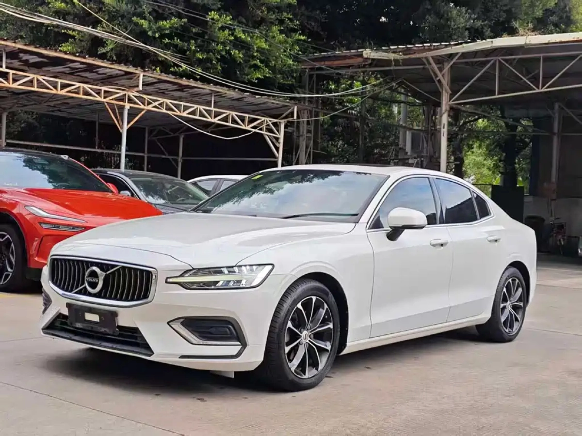 VOLVO S60  2021