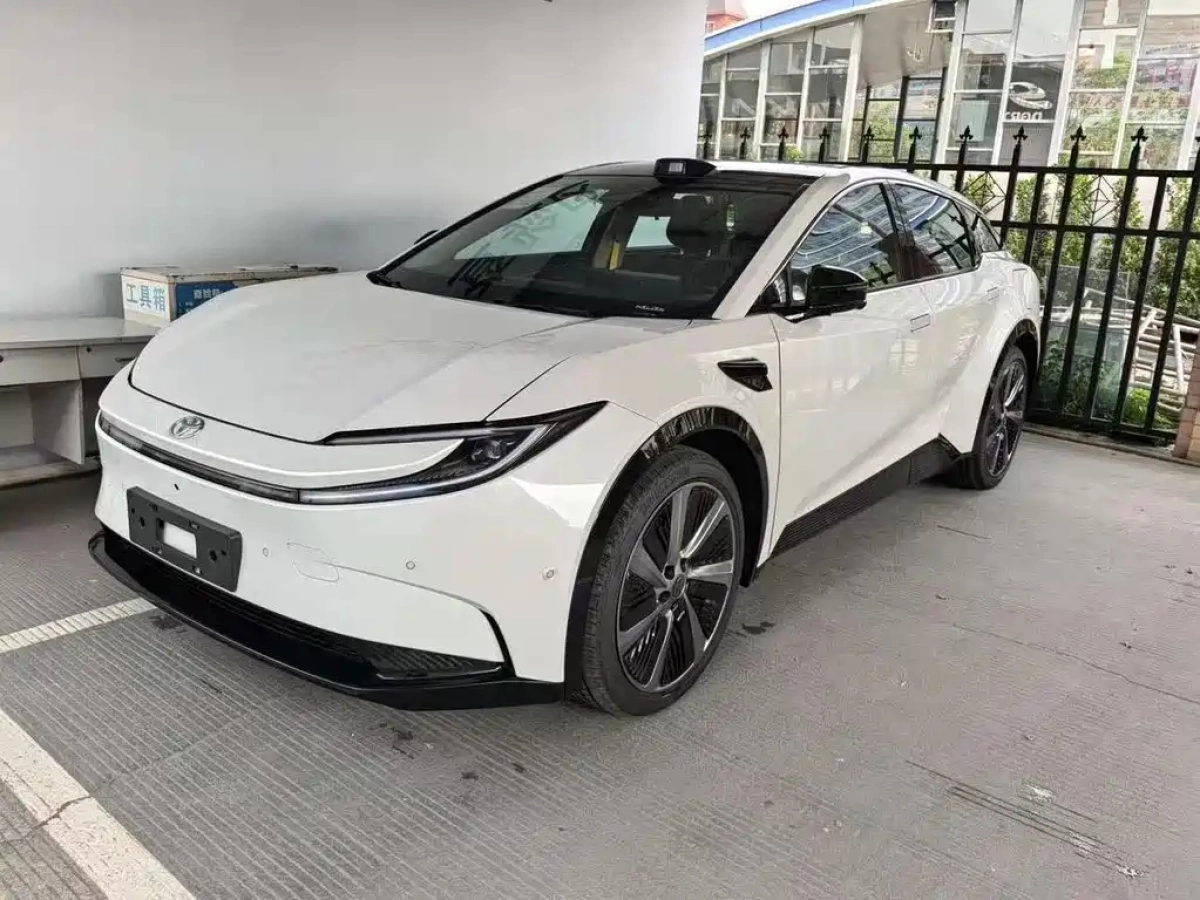 TOYOTA BZ5  2025