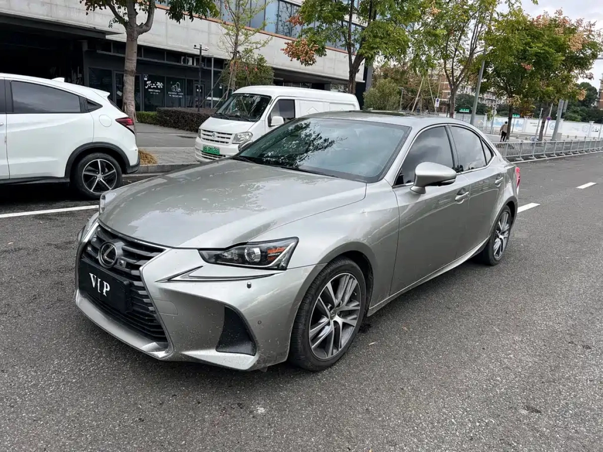 LEXUS IS