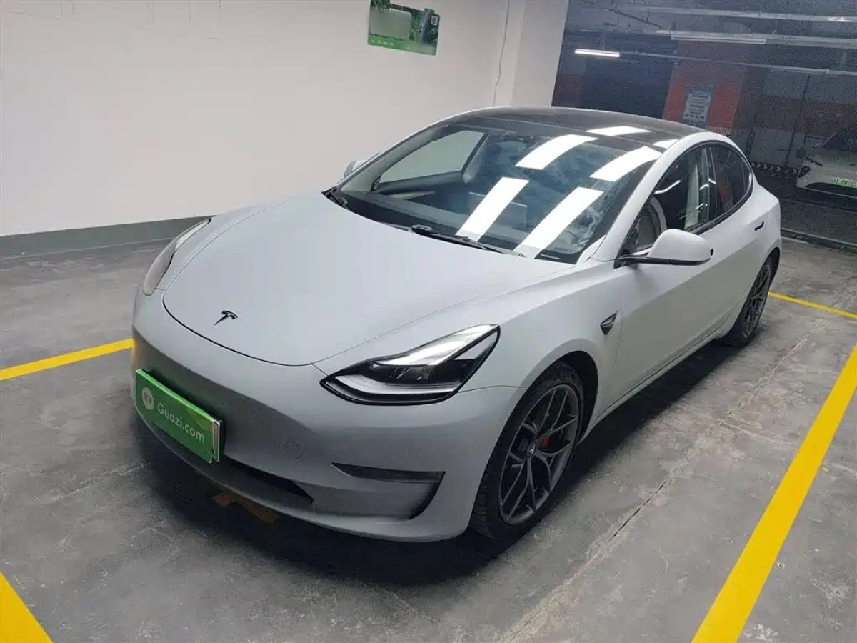 TESLA MODEL 3