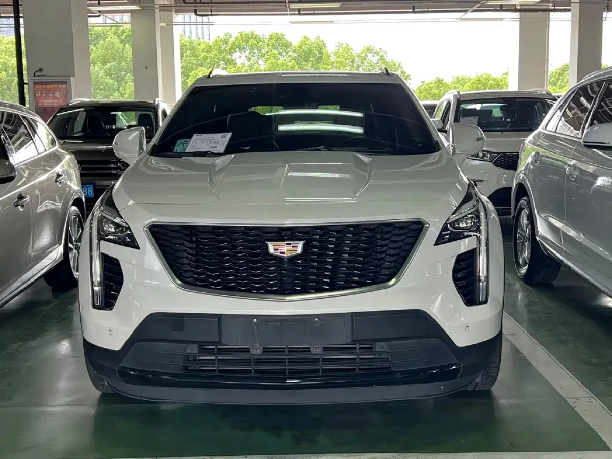 CADILLAC XT4