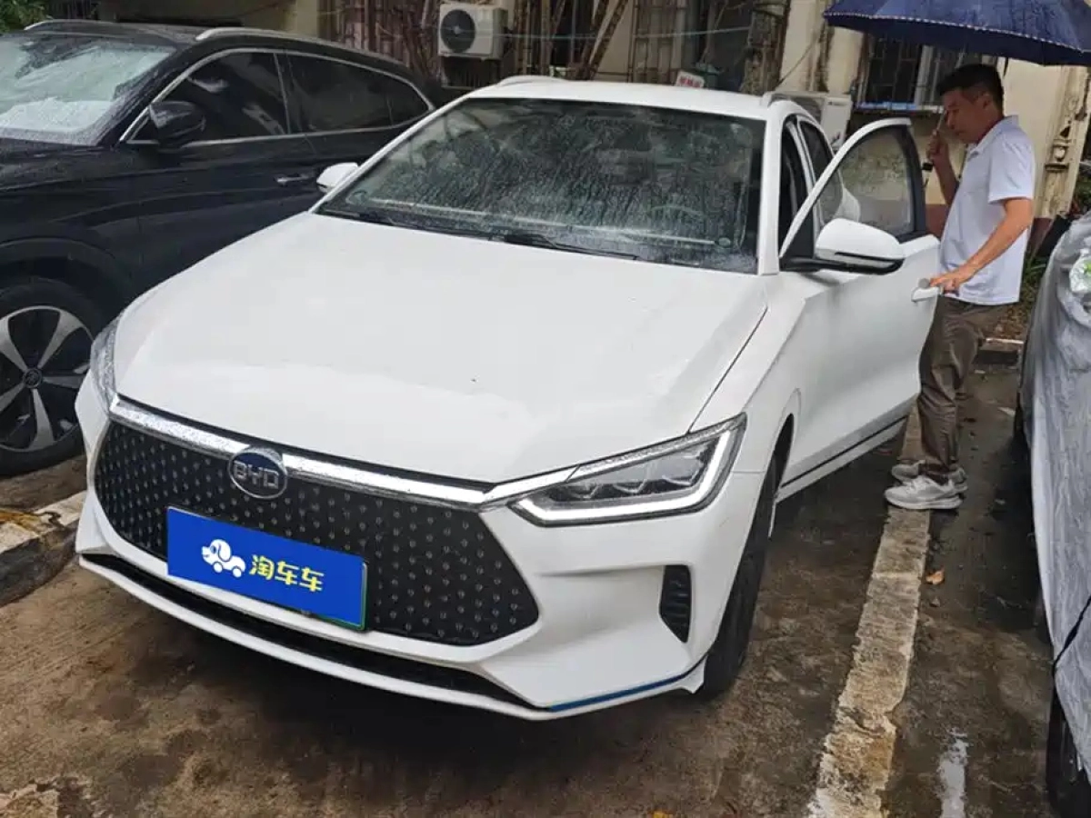 BYD E2