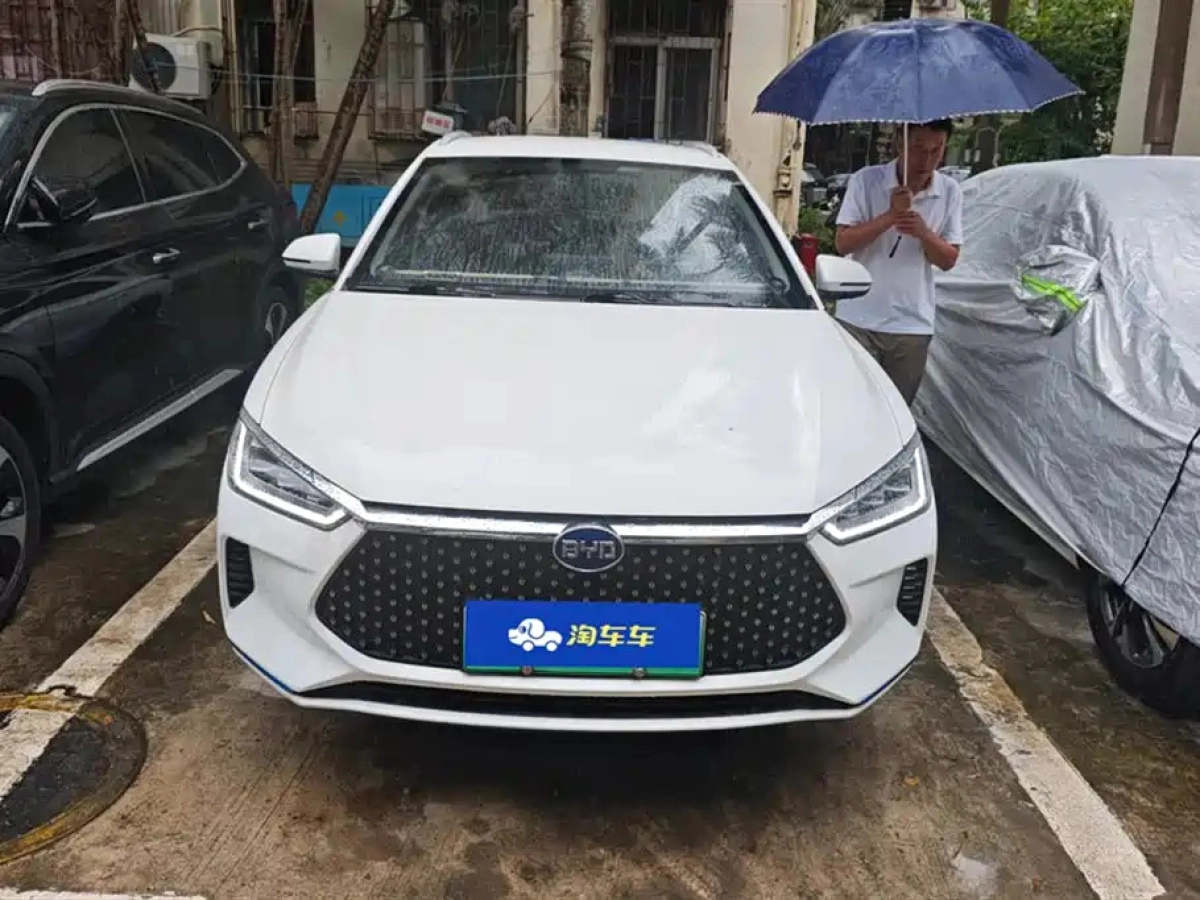 BYD E2
