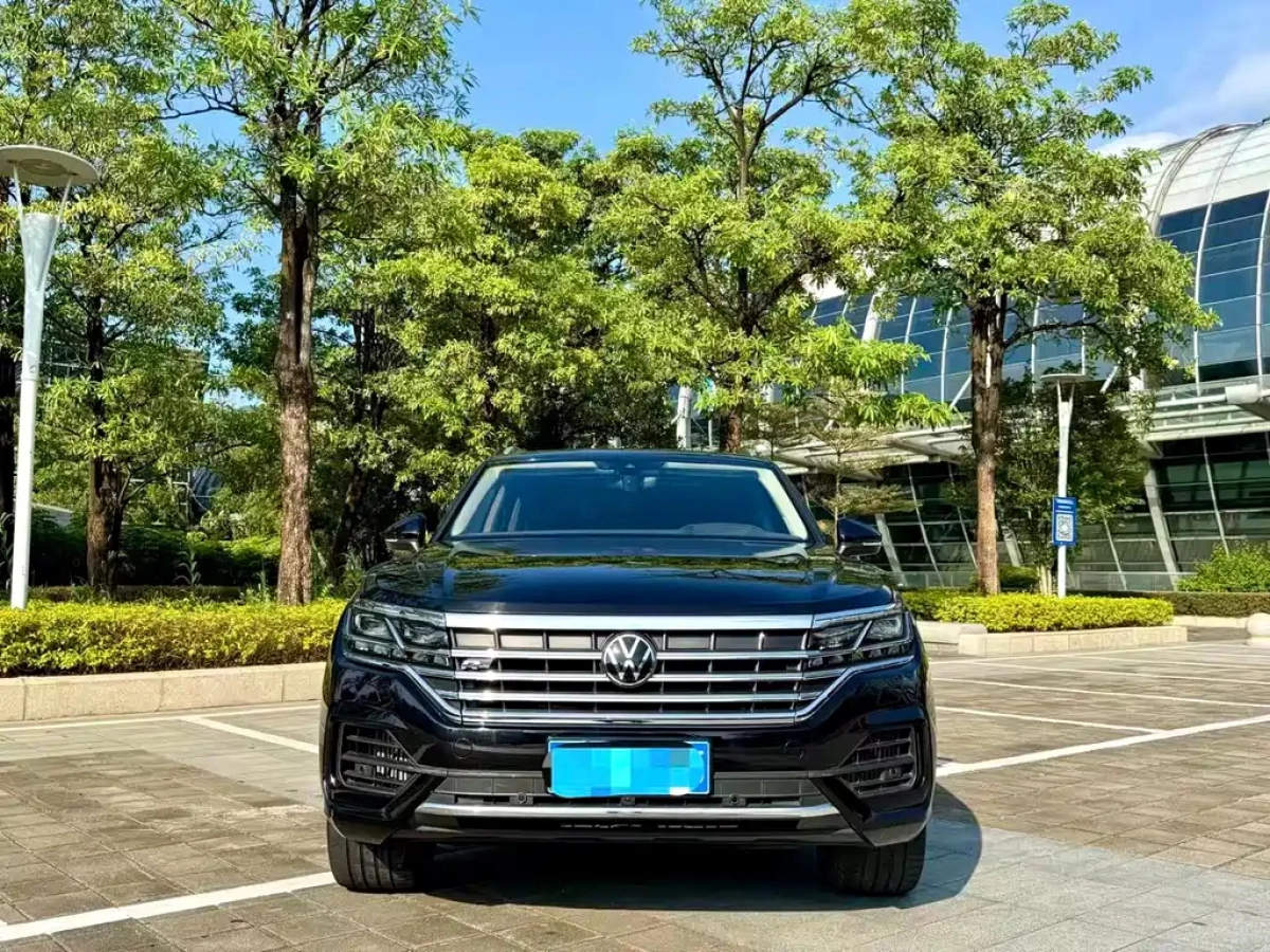 VOLKSWAGEN TOUAREG