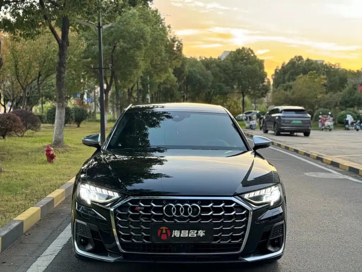 AUDI S8