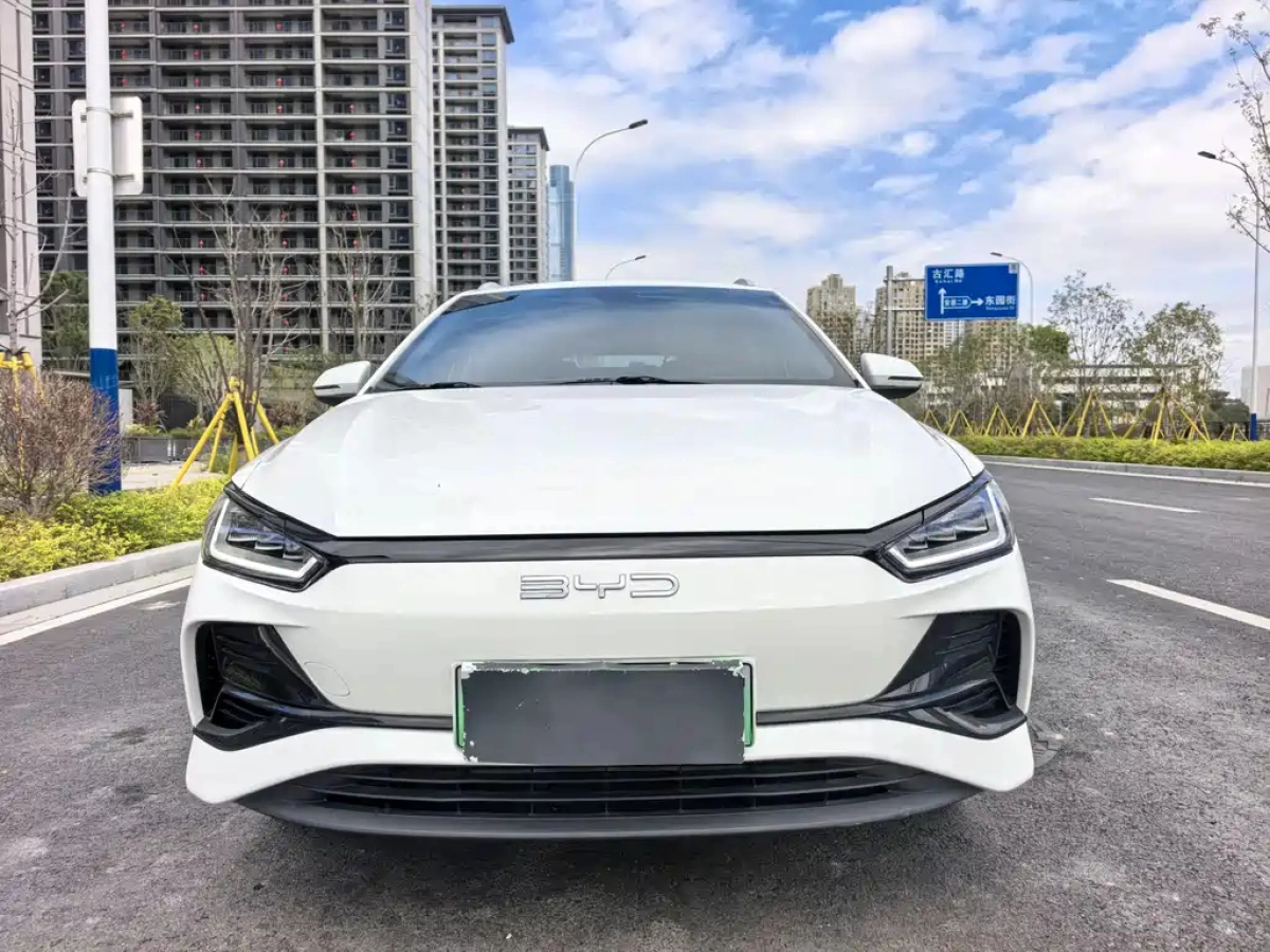 BYD E2