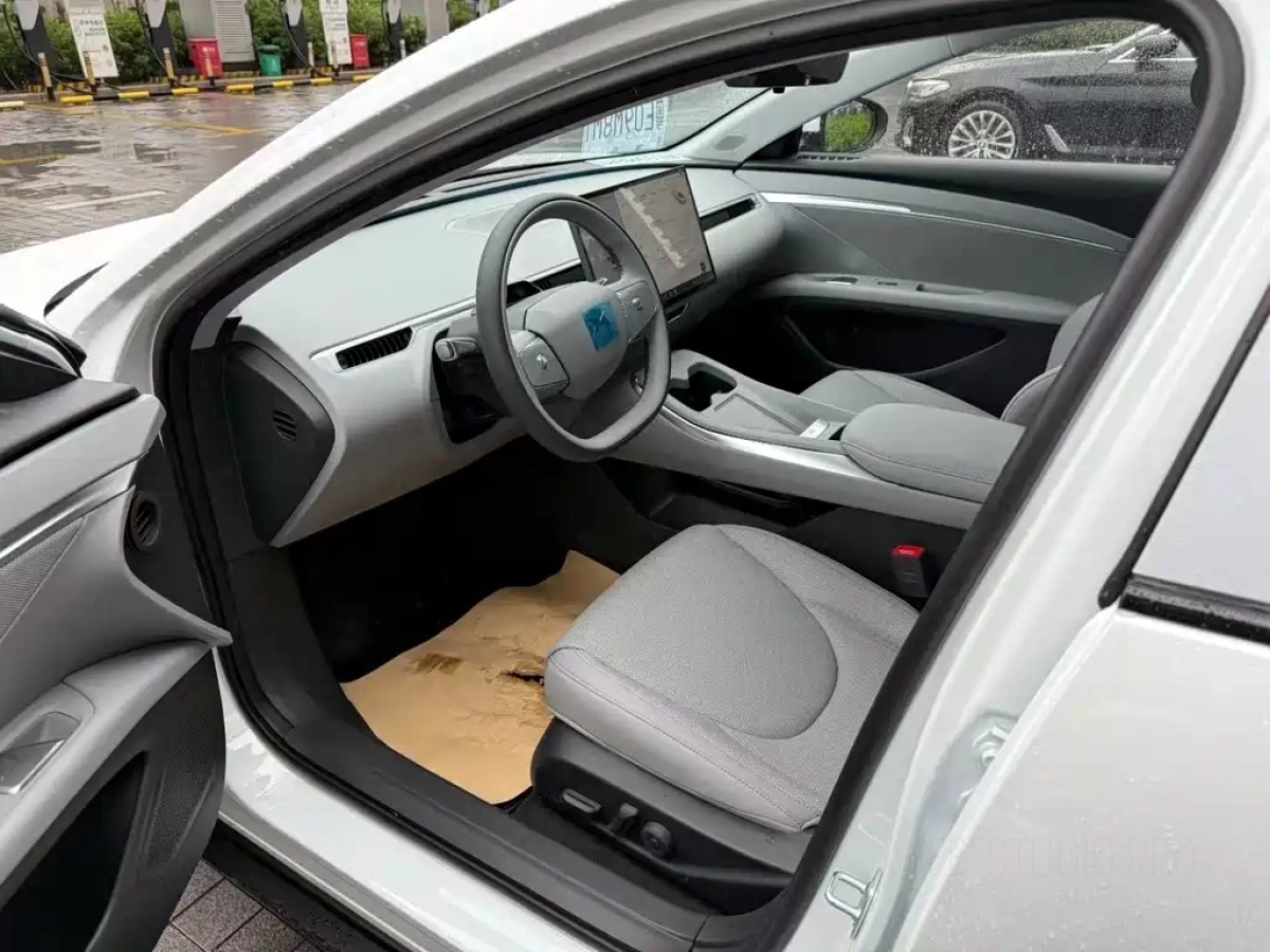 XPENG MOTORS MONA M03