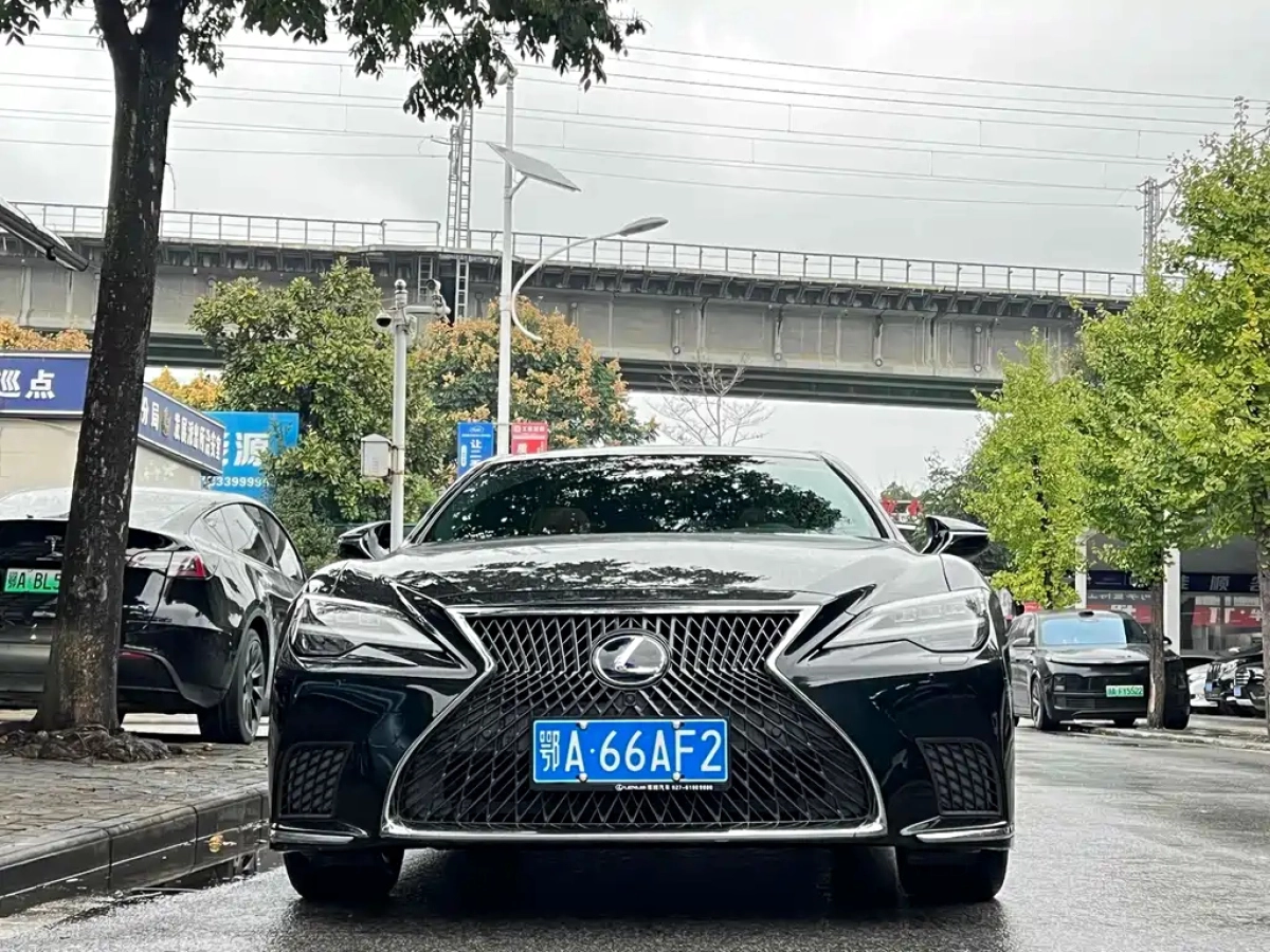 LEXUS LS