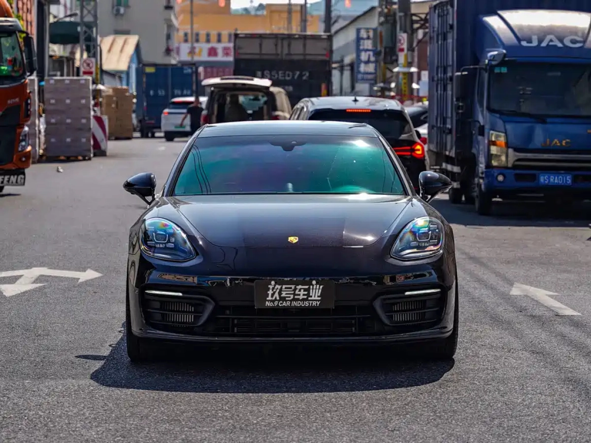 PORSCHE PANAMERA