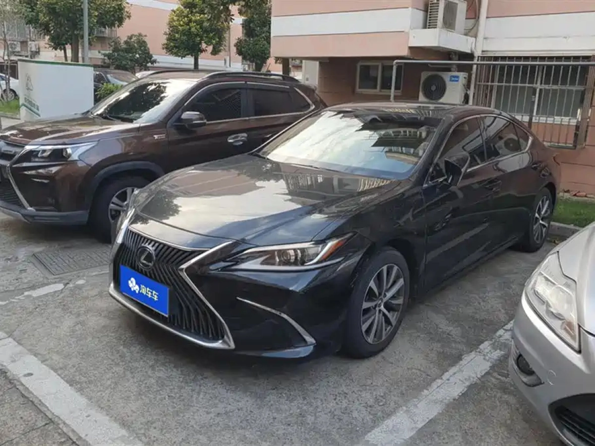 LEXUS ES  2020