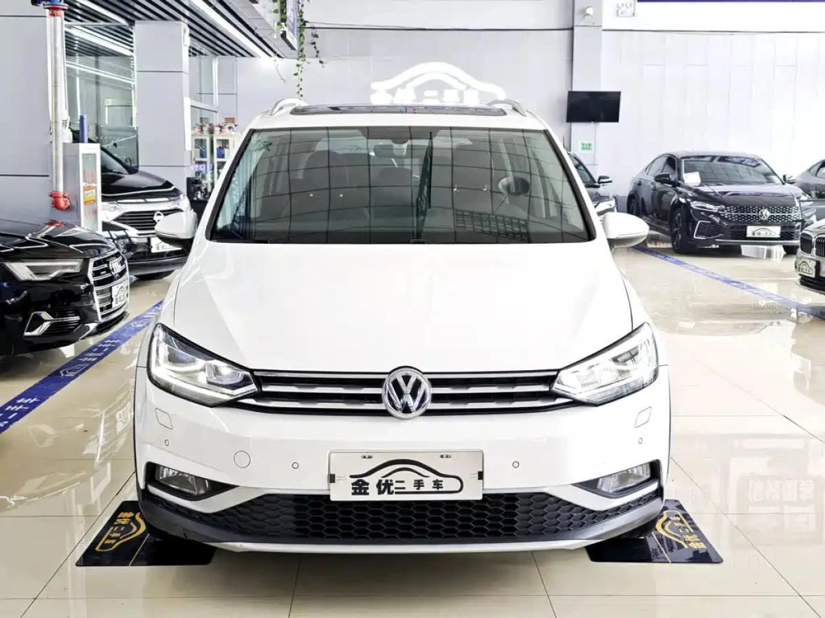 VOLKSWAGEN TOURAN