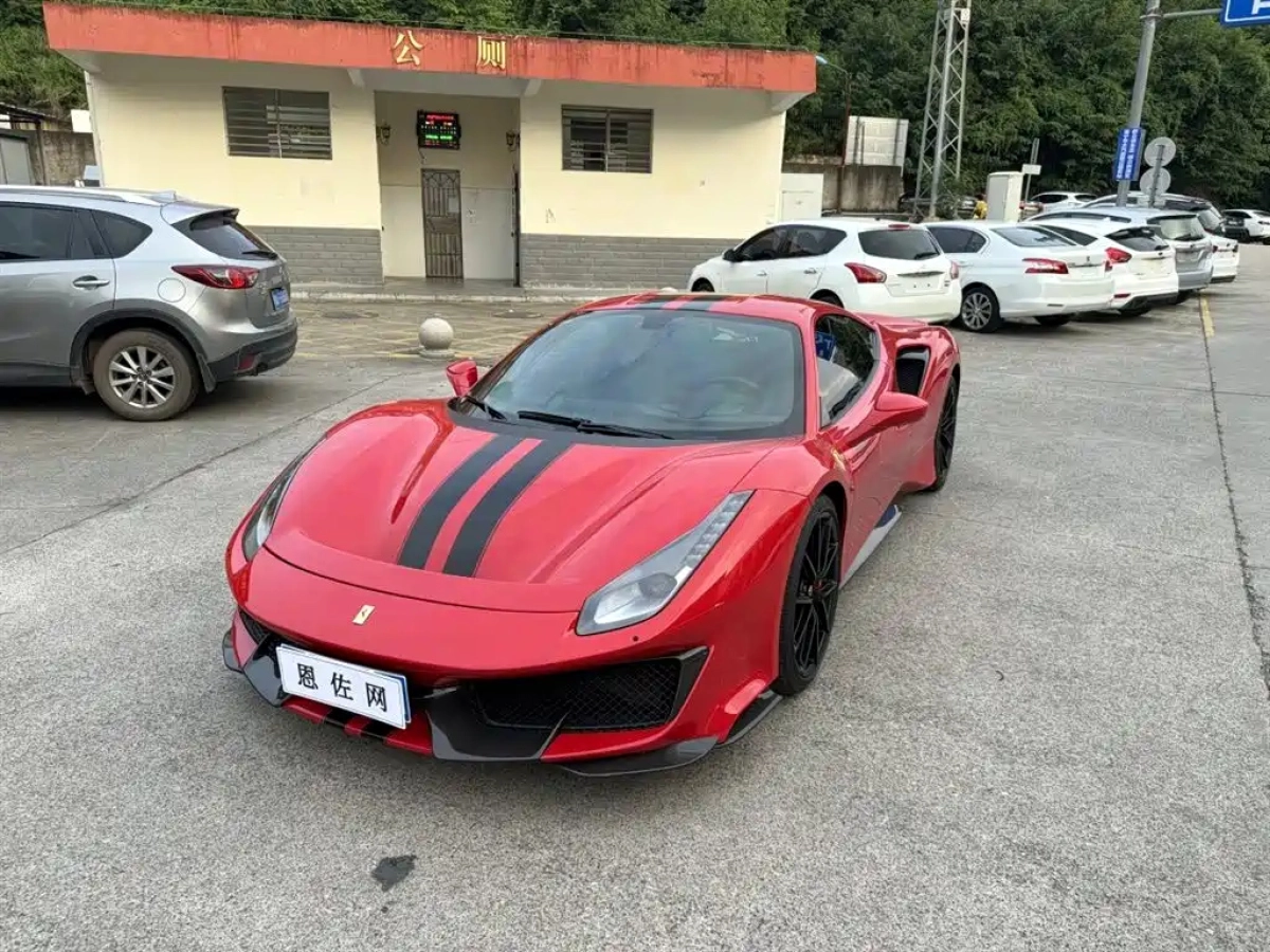 FERRARI 488