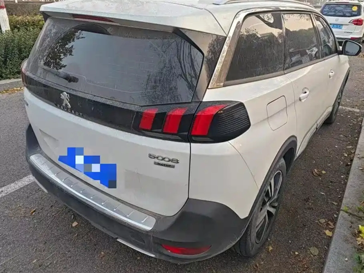 PEUGEOT 5008