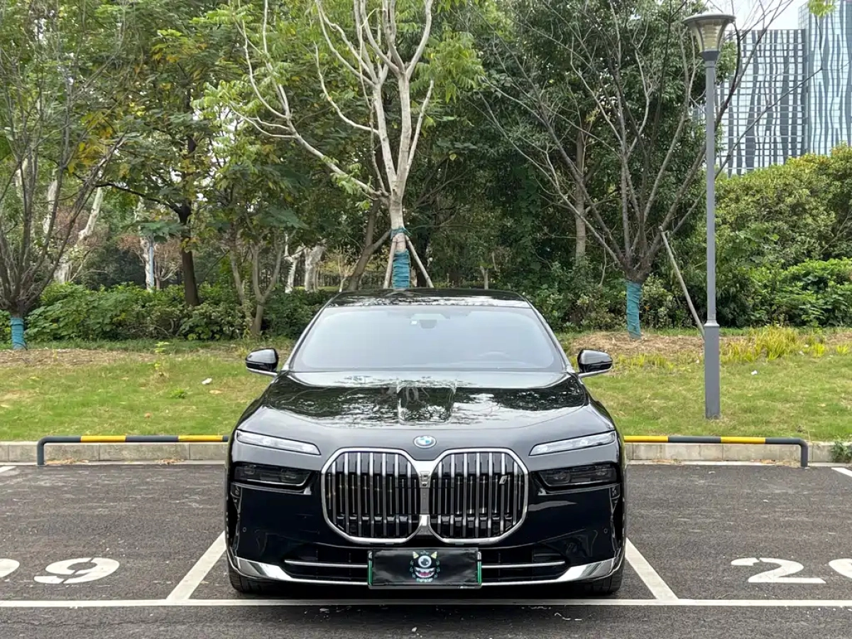 BMW I7