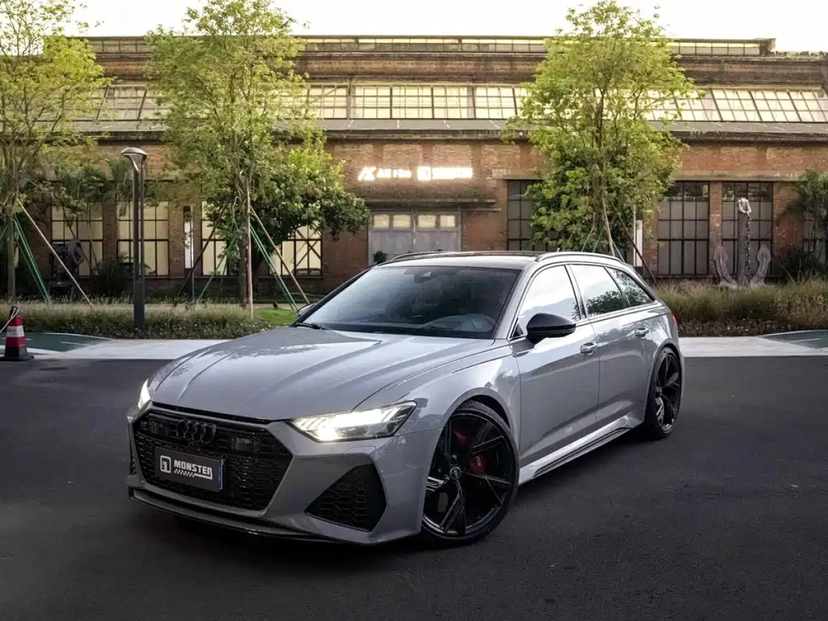 AUDI RS 6