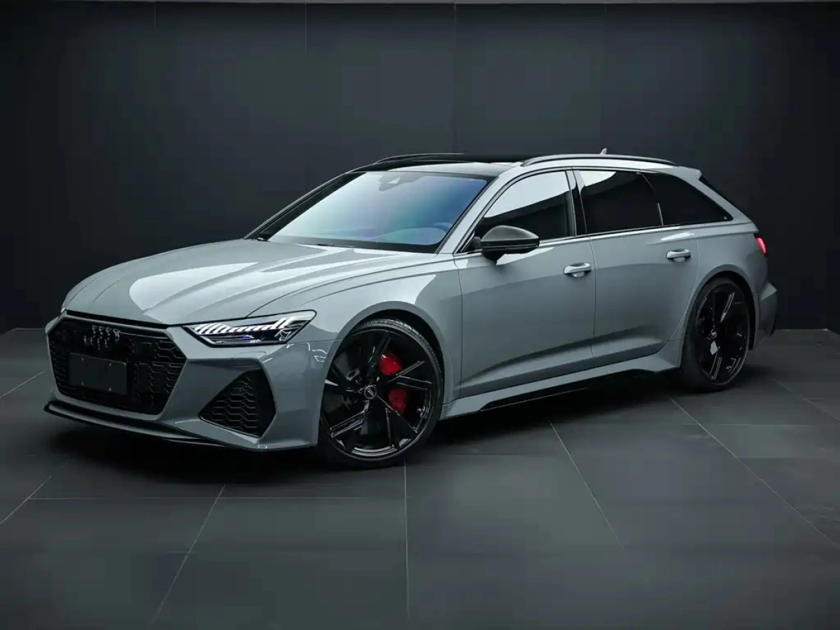 AUDI RS 6  2021