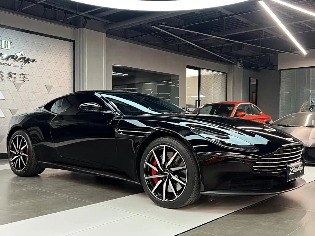 ASTON MARTIN DB11  2020