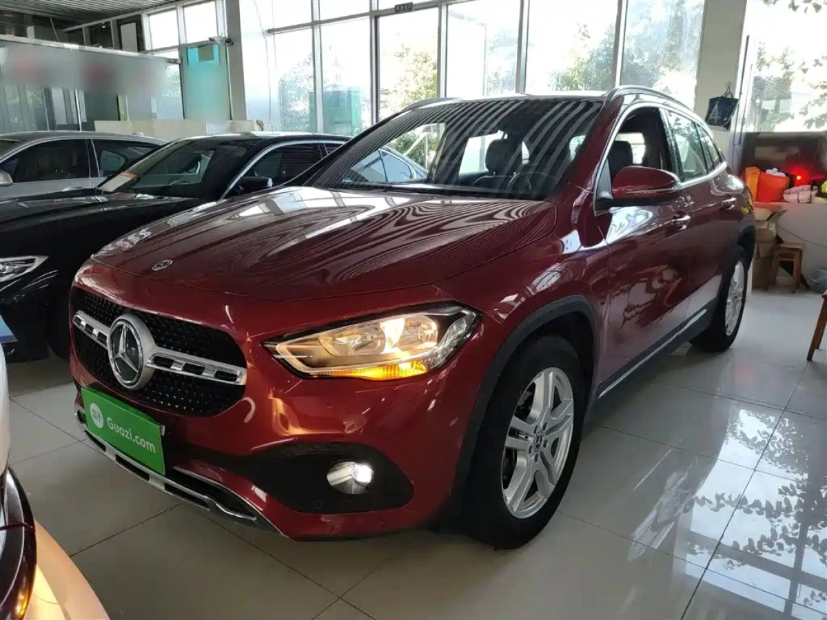 MERCEDES BENZ GLA