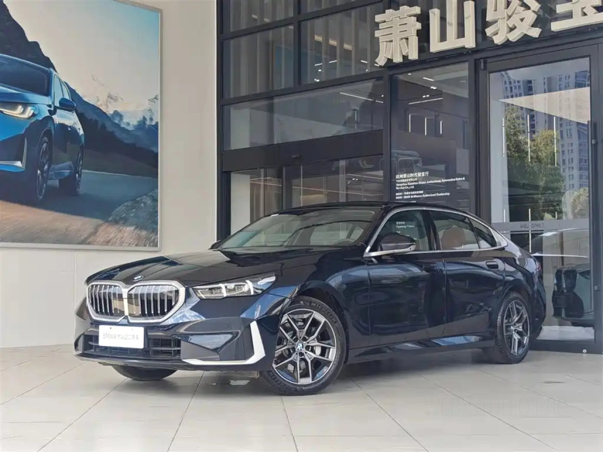 BMW 5-SERIES  2025
