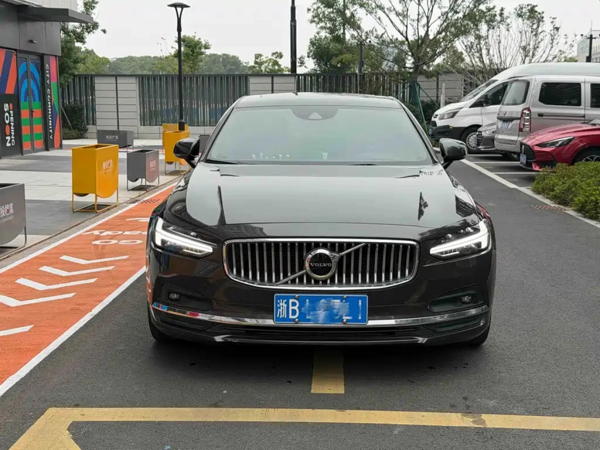 VOLVO S90