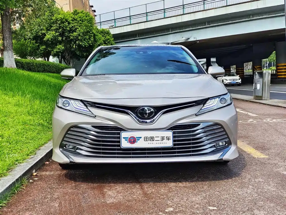 TOYOTA CAMRY