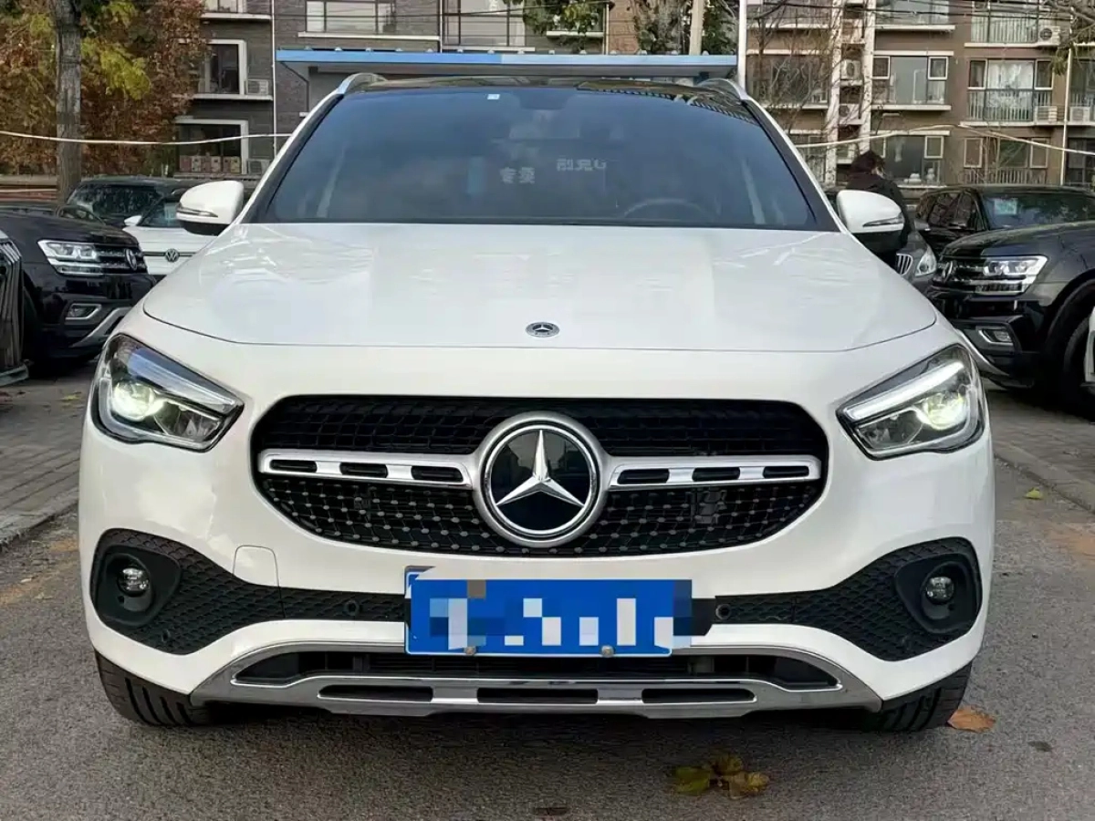 MERCEDES BENZ GLA