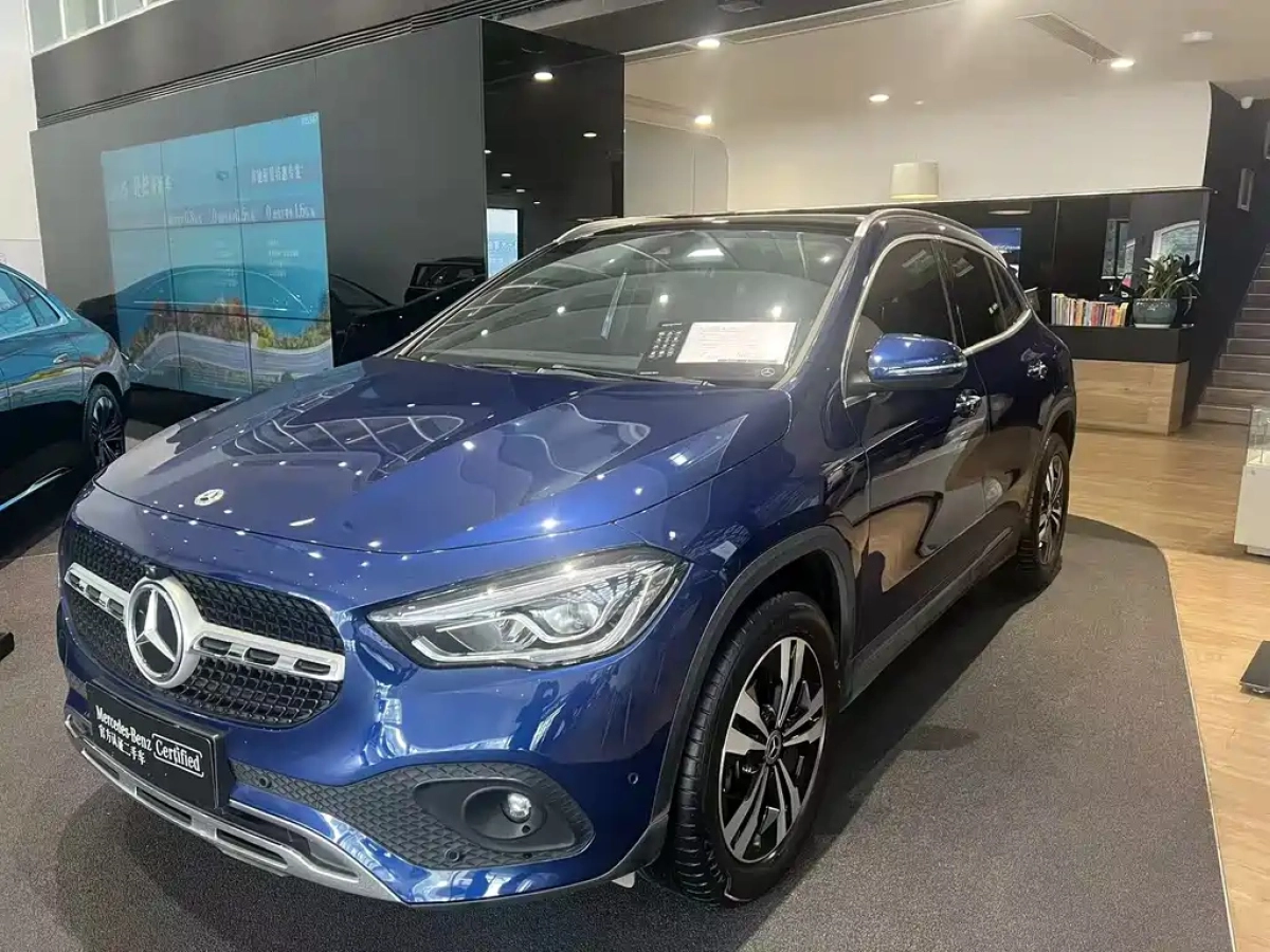 MERCEDES BENZ GLA
