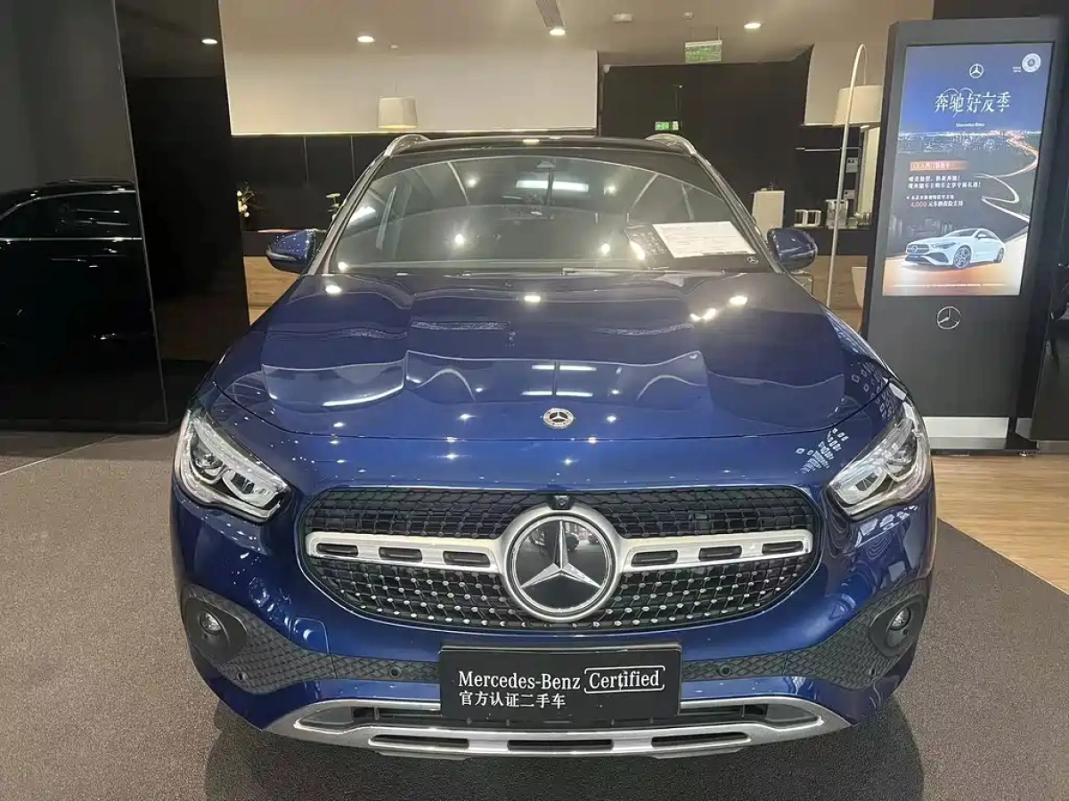 MERCEDES BENZ GLA