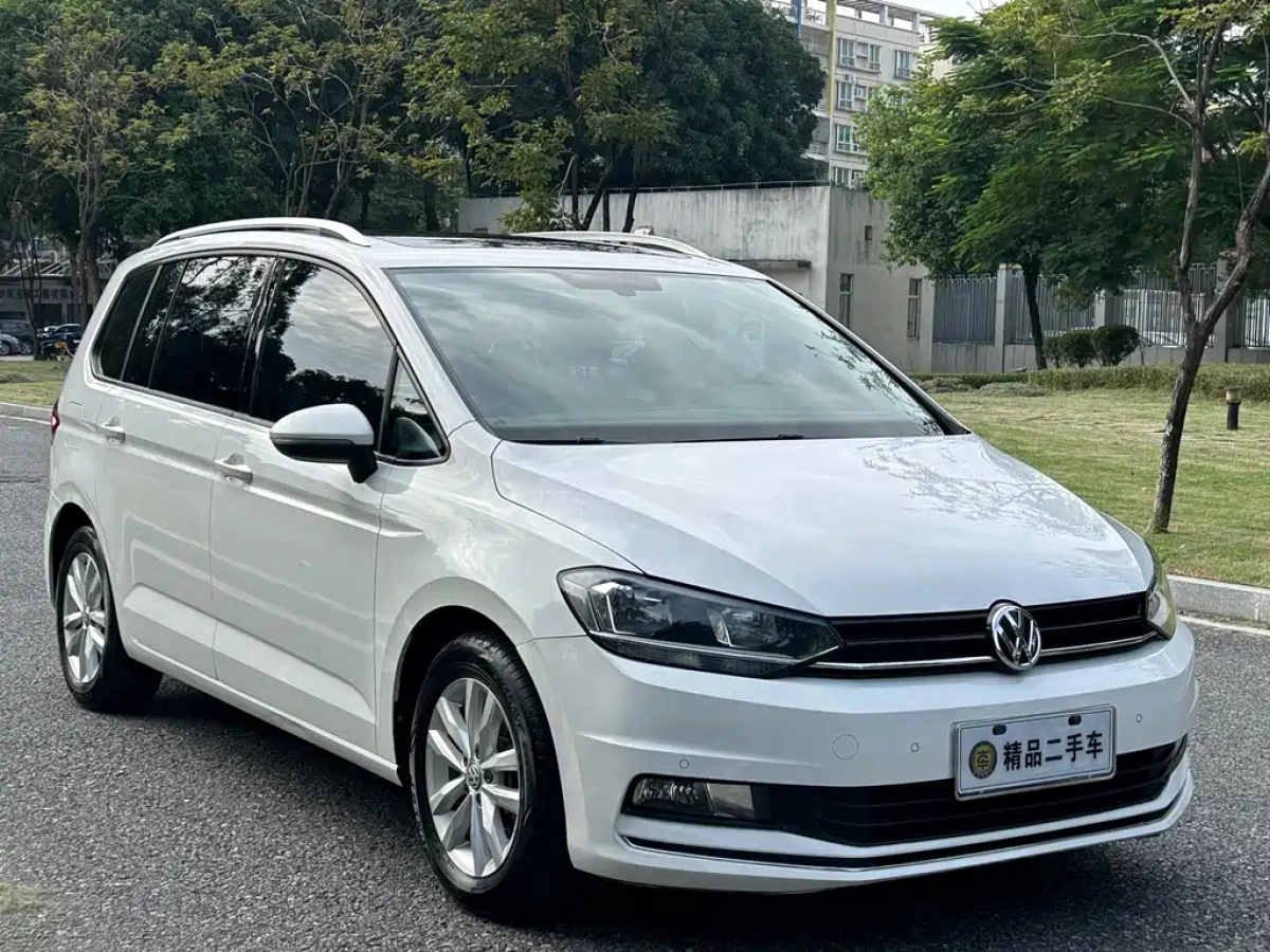 VOLKSWAGEN TOURAN