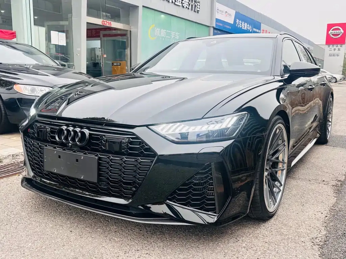 AUDI RS 6  2022