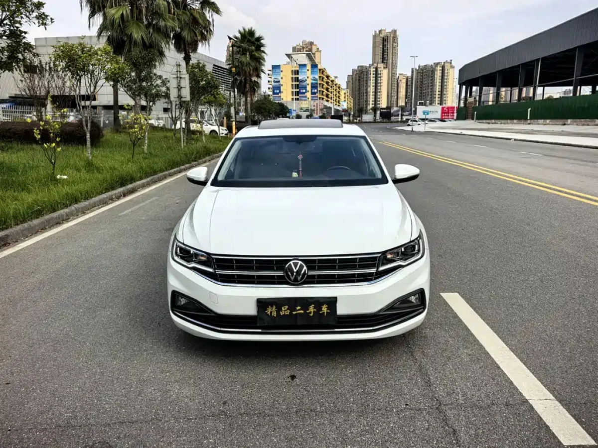 VOLKSWAGEN BORA