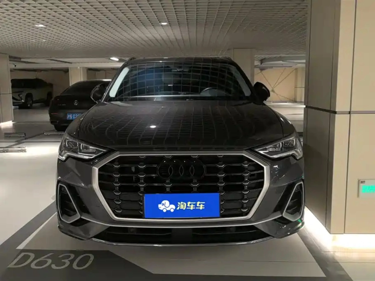 AUDI Q3