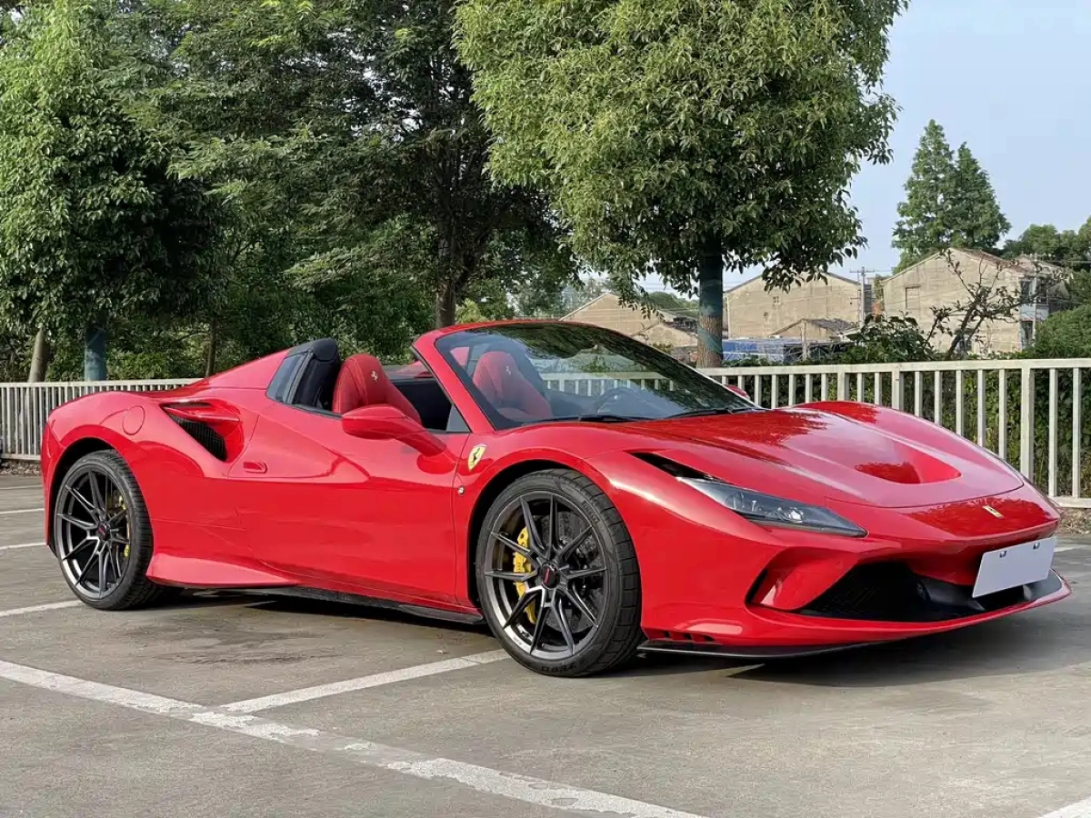 FERRARI F8