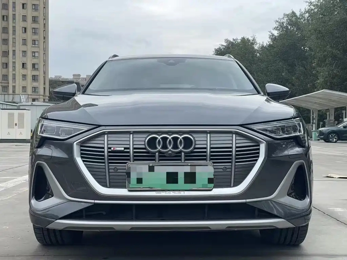 AUDI E-TRON