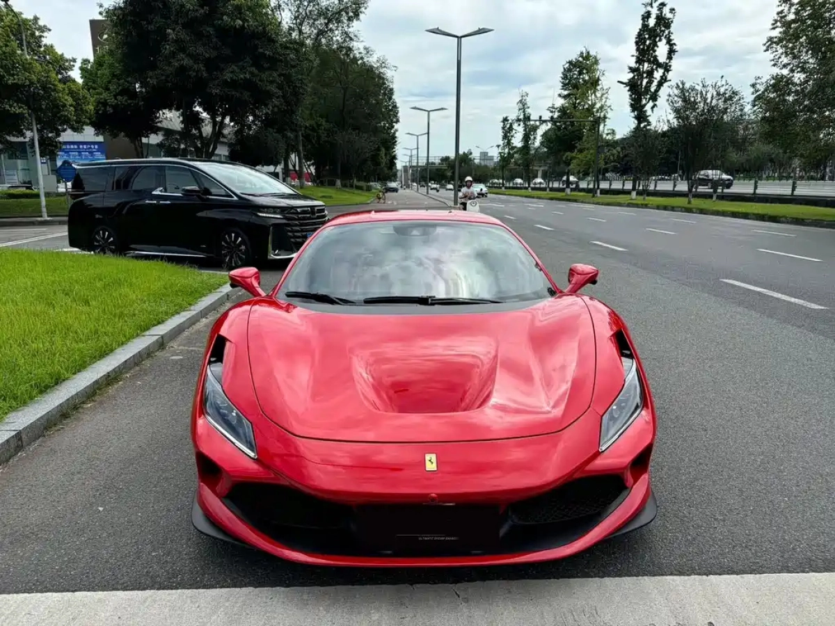 FERRARI F8