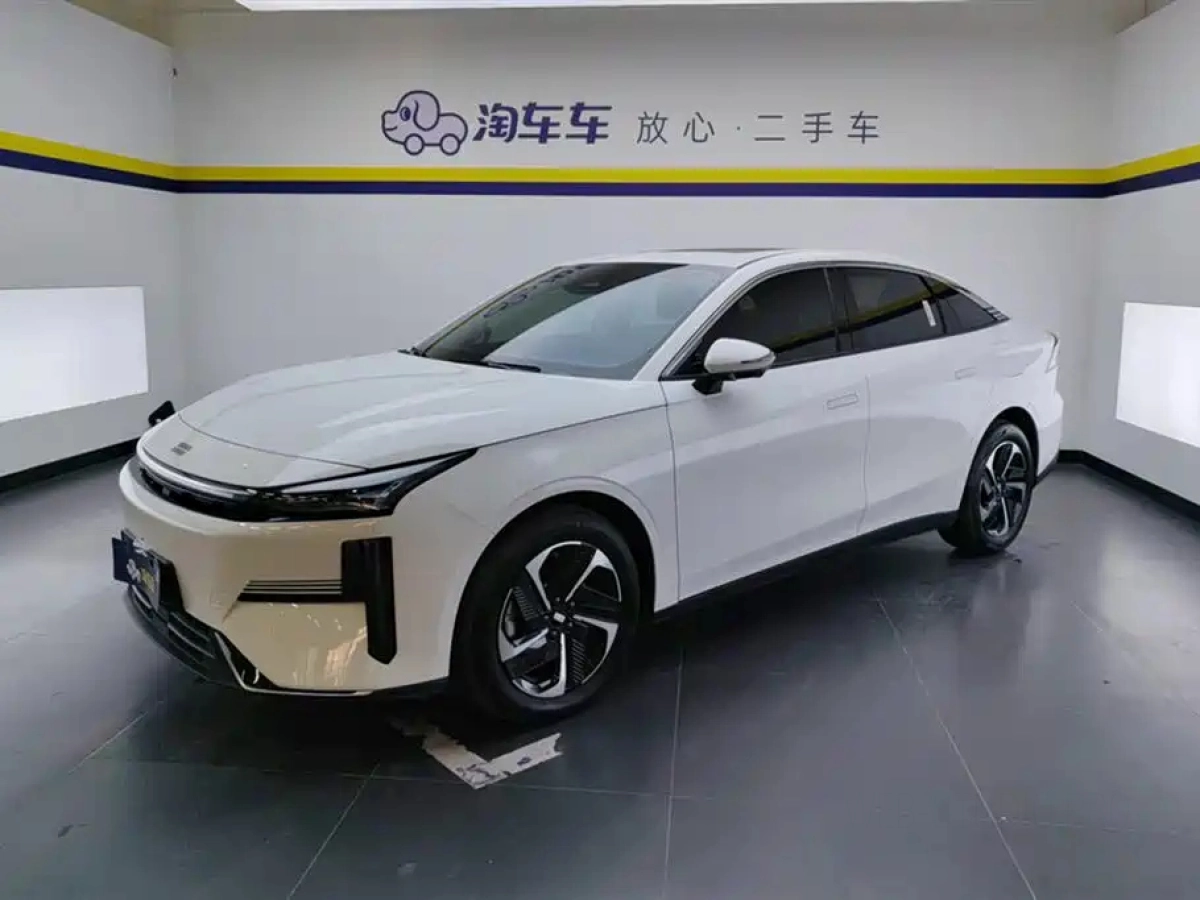 GEELY GALAXY GALAXY L6  2024