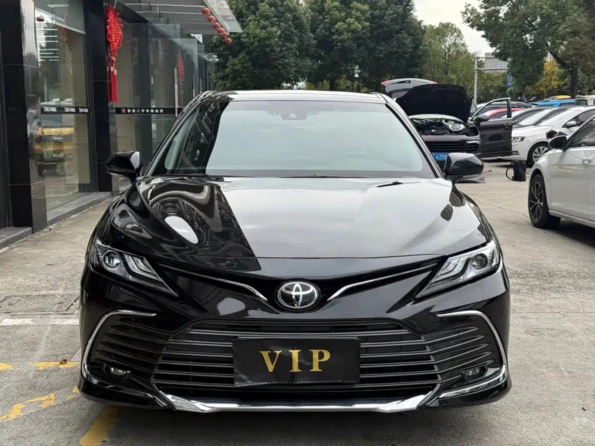 TOYOTA CAMRY