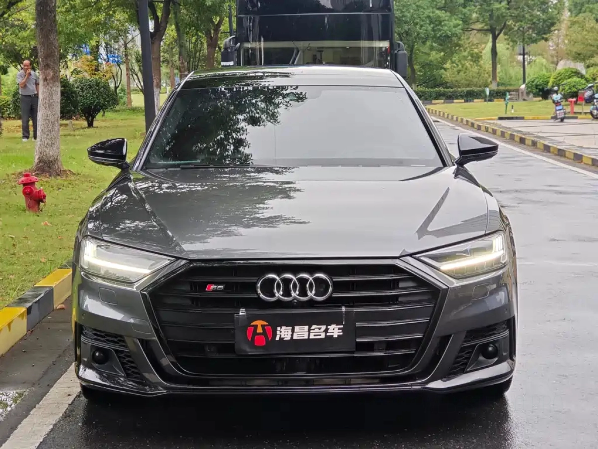 AUDI S8