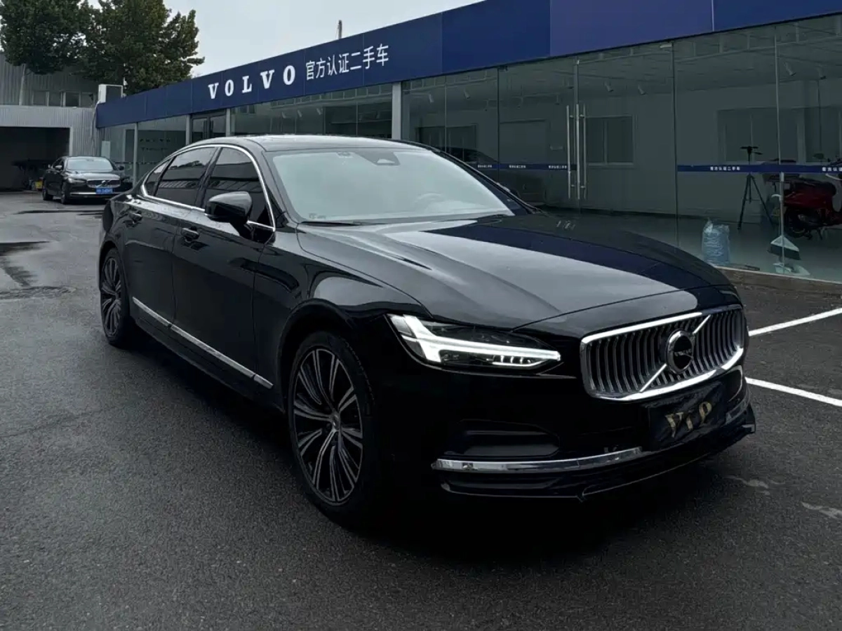 VOLVO S90