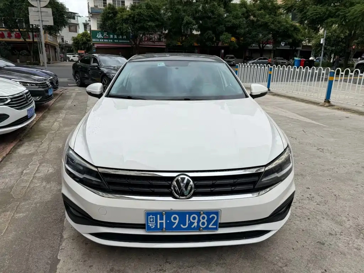 VOLKSWAGEN LAMANDO  2020