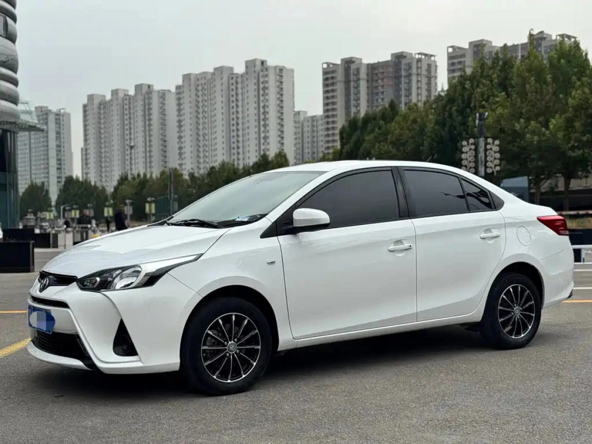TOYOTA YARIS L INDULGENCE  2020