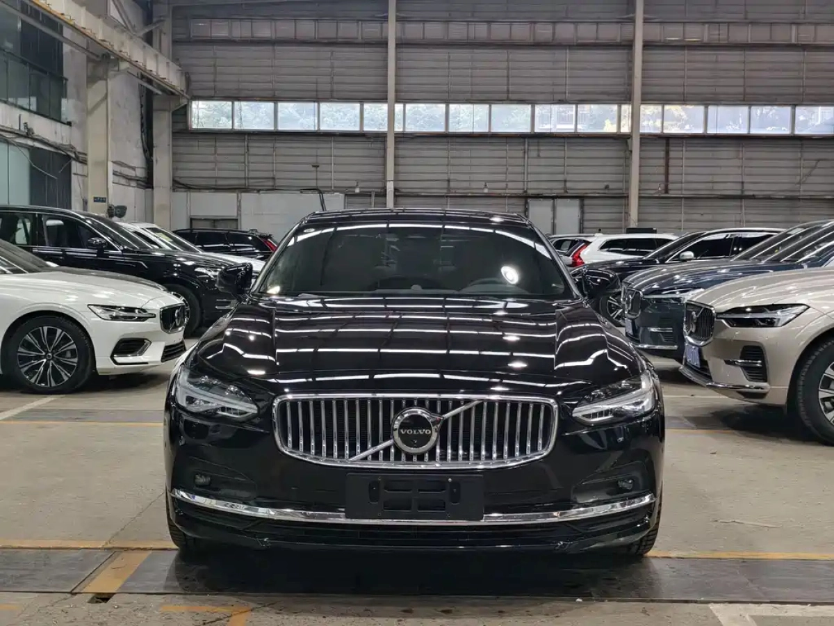 VOLVO S90