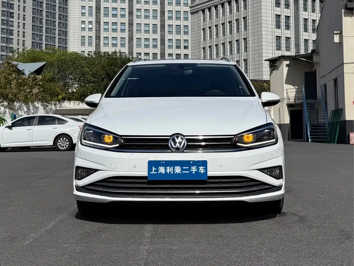 VOLKSWAGEN GOLF . SPORTSVAN