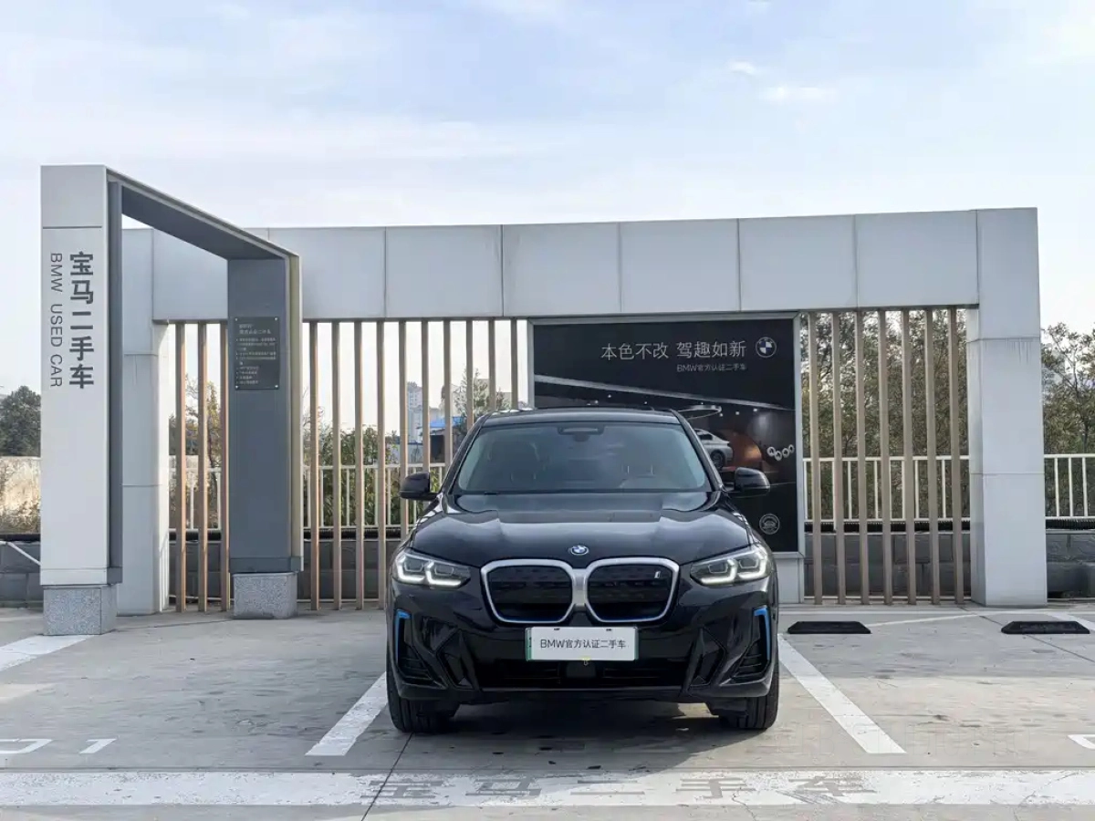 BMW IX3