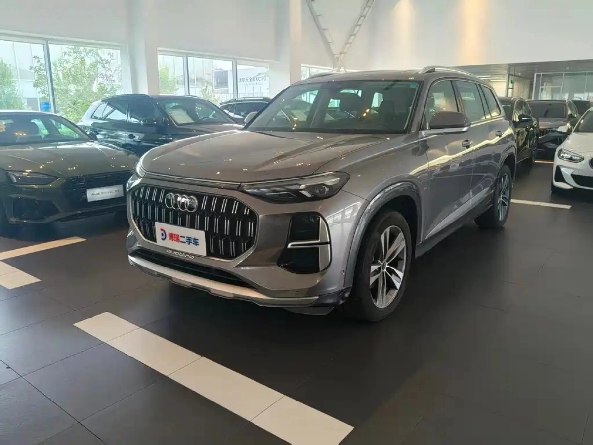 AUDI Q6