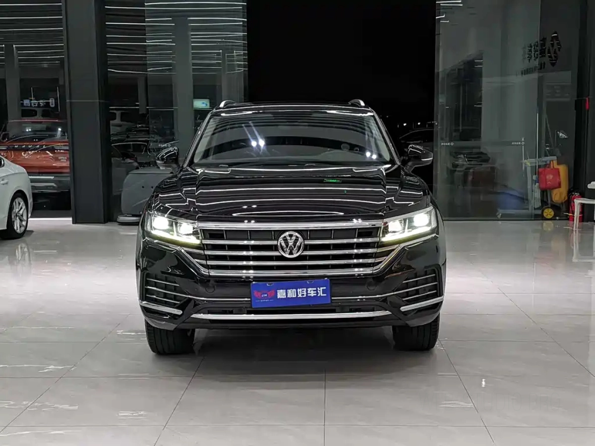 VOLKSWAGEN TOUAREG